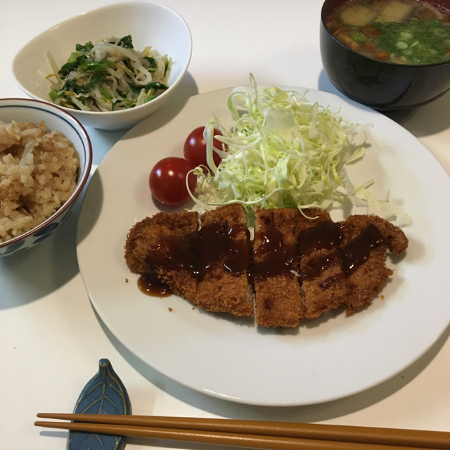 晩ご飯の献立 豚カツと節約簡単副菜もやしと Today Is The First Day